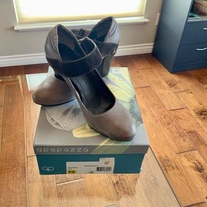 Apepazza leather heels, size 10